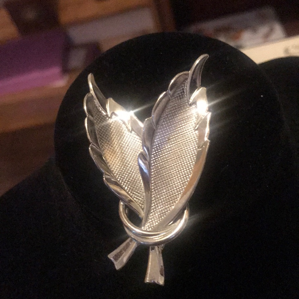 Vintage silver leaf brooch
